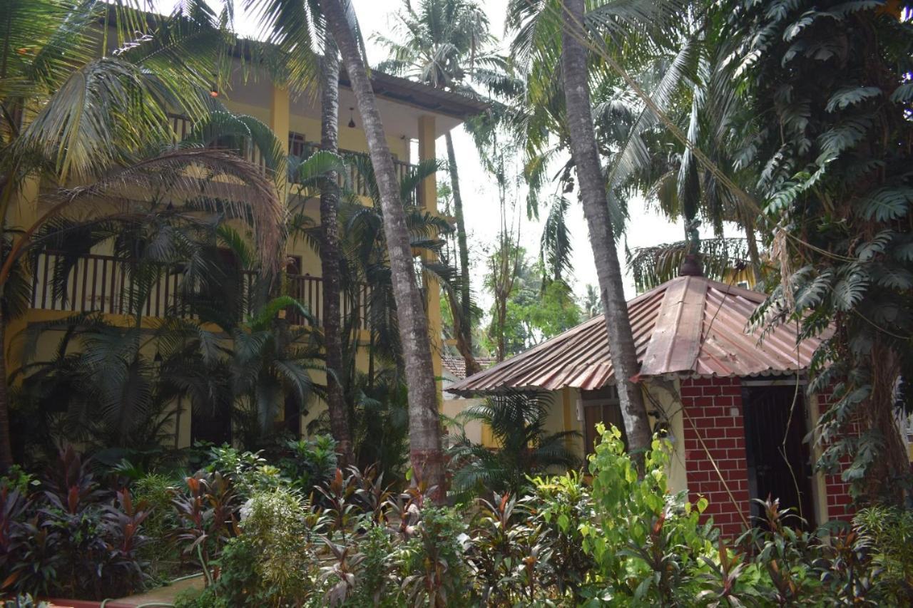 Villa Fatima Beach Resort Baga Exterior photo