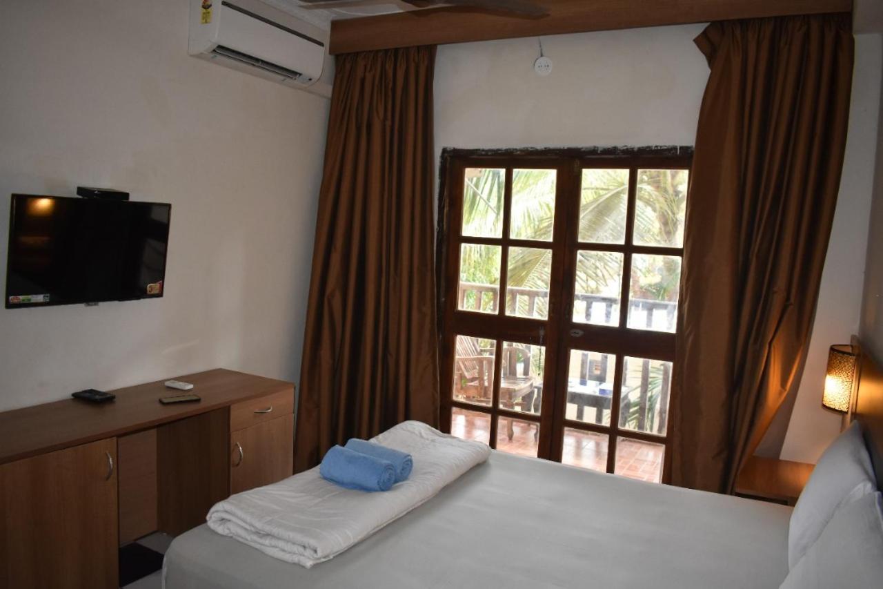 Villa Fatima Beach Resort Baga Exterior photo